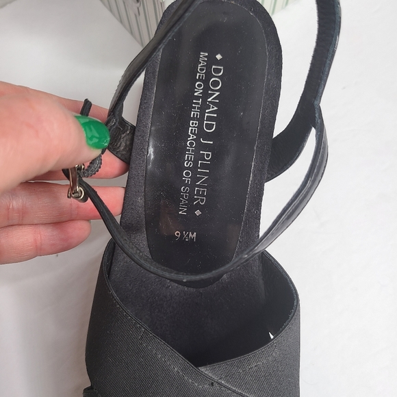 Donald J Pliner Bente Black Patent Ankle Strap Wedge Sandals Shoes 9.5 - Picture 13 of 16